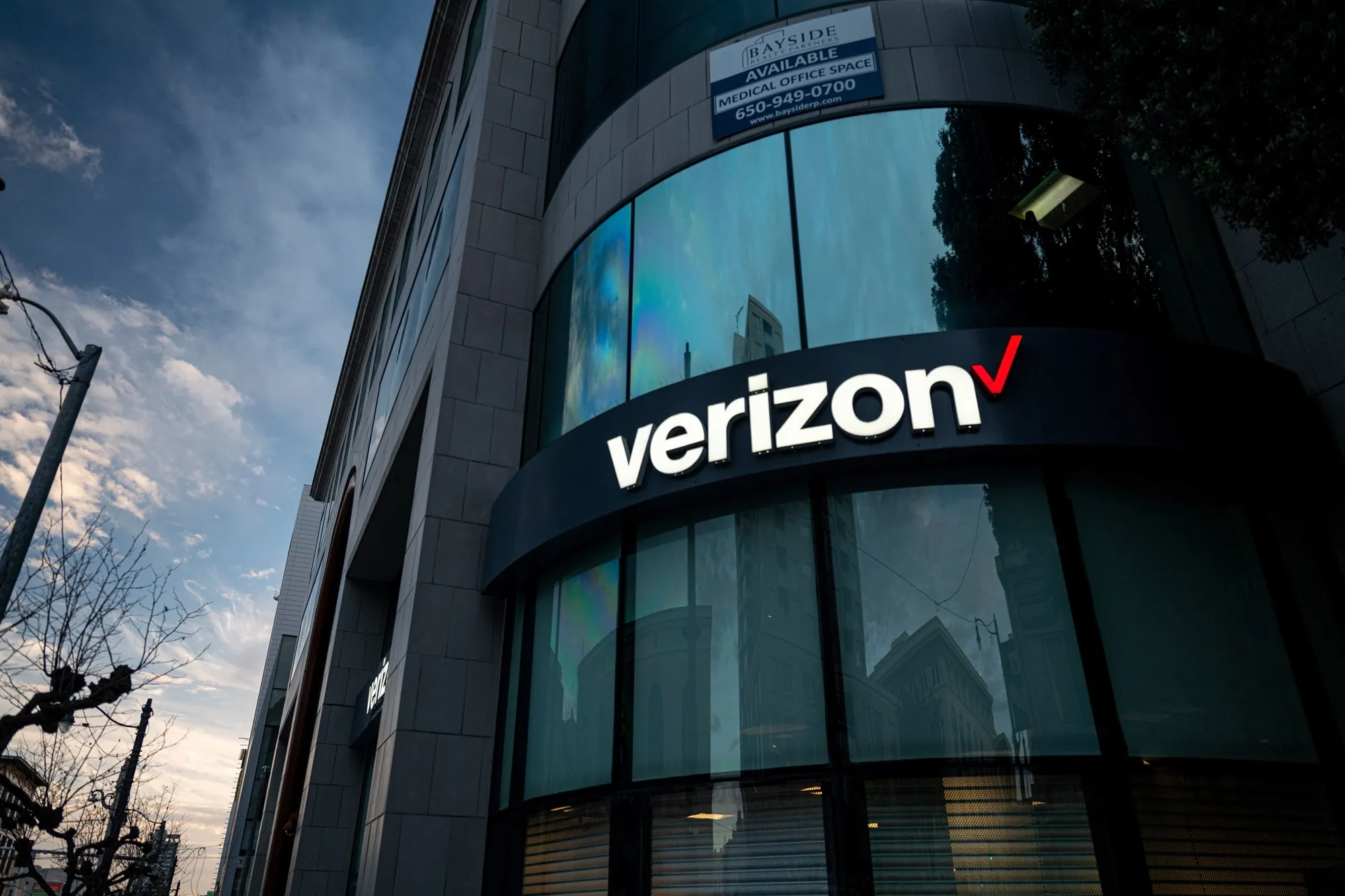Verizon found another way to cheer customers up in addition to giving them merch and gift cards