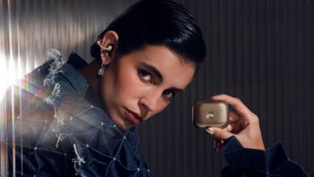 Bling in your ears: Motorola's stylish new buds launch next week