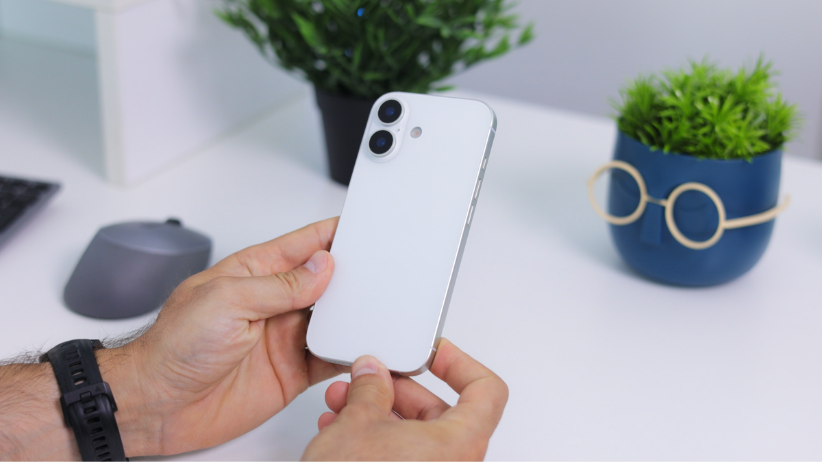 A photo of hand holding an iPhone 17 dummy unit.