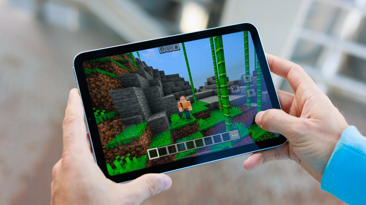A person plays Minecraft on the iPad mini (A17 Pro).