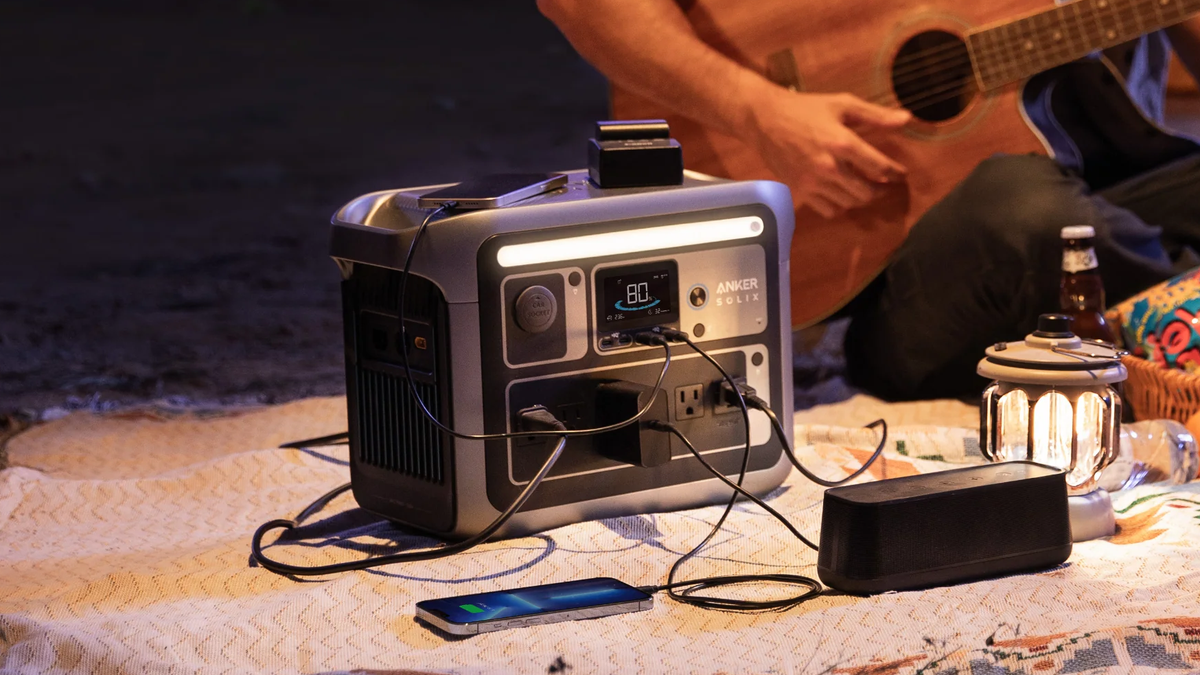 Anker Solix C1000 with multiple devices plugged in.