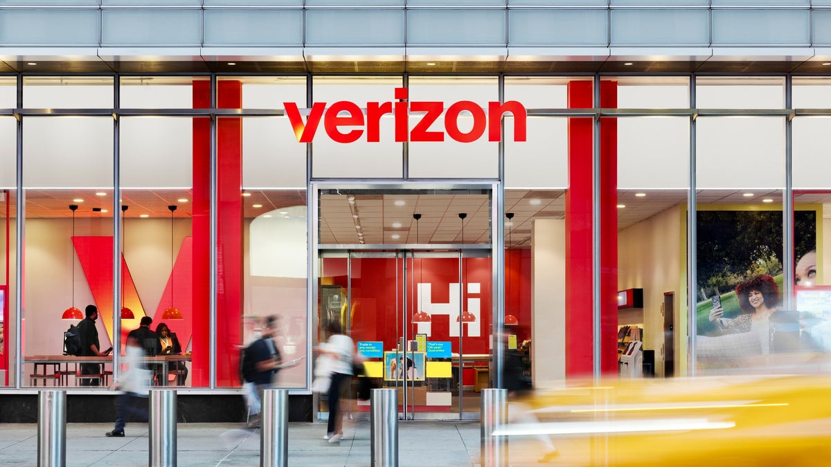 Verizon store from the outside