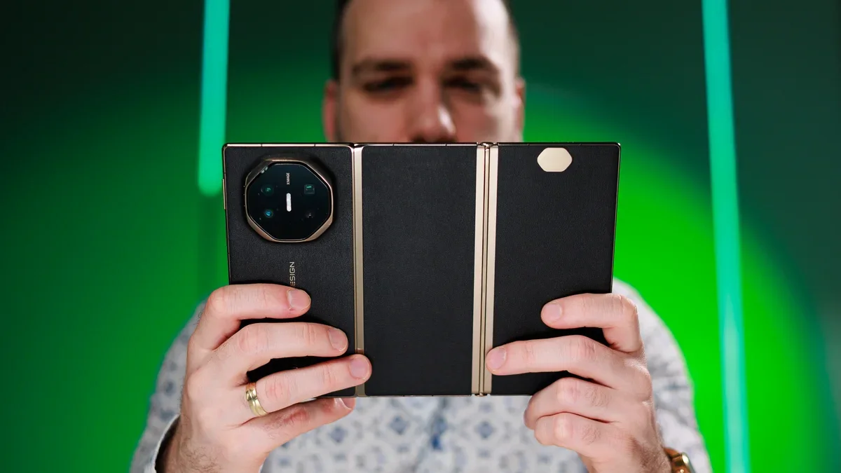 A man holding the Mate XT phone.