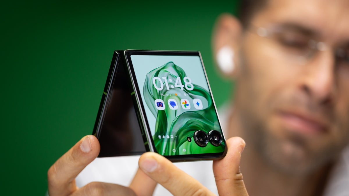 Motorola Razr Plus (2024)