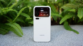 Xiaomi 17’s mimicry of the iPhone 17 doesn’t seem to be helping