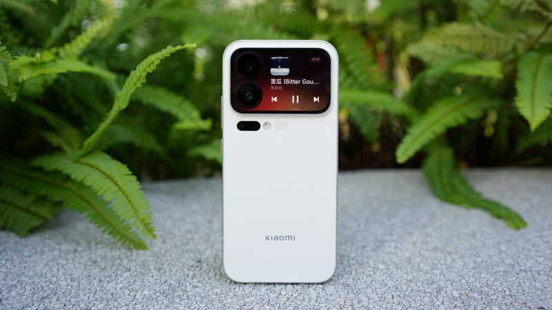 Xiaomi 17’s mimicry of the iPhone 17 doesn’t seem to be helping