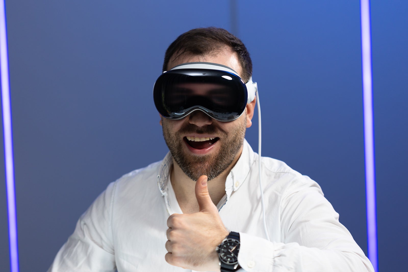 Apple preusmerja vire od cenejšega Vision Pro k pametnim očalom, ki konkurirajo Meti