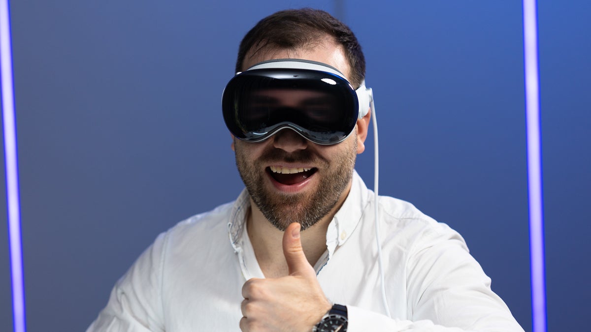 Apple’s new big plan is to make a ripoff of Meta’s most successful gadget