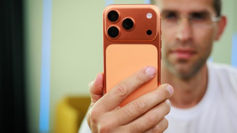 Apple iPhone 17 Pro mysteriously changes color from Cosmic Orange to Rose Gold