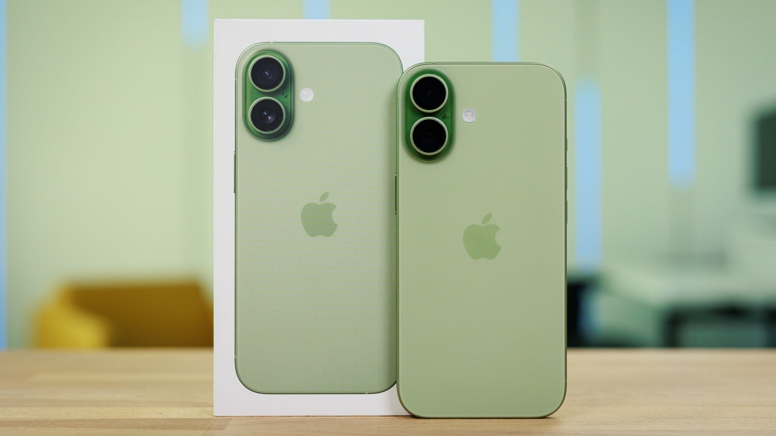 Apple's iPhone 17 and 17 Pro Max are selling like hotcakes, while the iPhone Air 'remains niche'