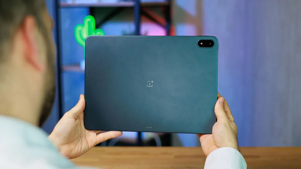 A close-up of a person holding a OnePlus Pad 3.