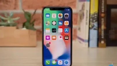 5-year iPhone pattern means the big change to the display you want is coming in 2027