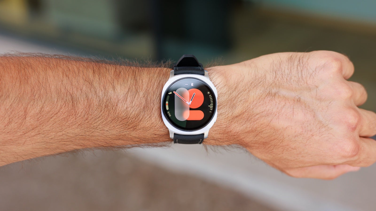 At an unprecedented $100 off, the Samsung Galaxy Watch 8 is an unbeatable holiday bargain right now