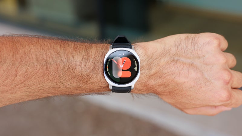 At an unprecedented $100 off, the Samsung Galaxy Watch 8 is an unbeatable holiday bargain right now
