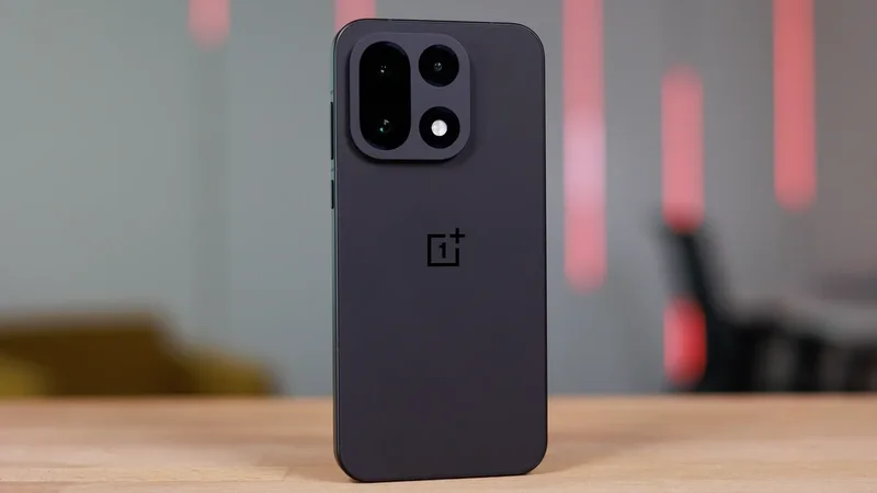 If the OnePlus 15 is out of reach, the excellent OnePlus 15R will be gentler to your wallet