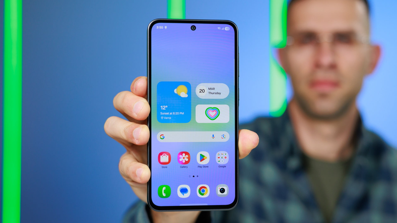 Mid-range Galaxy A36 plunges to its best price just in time for Black Friday