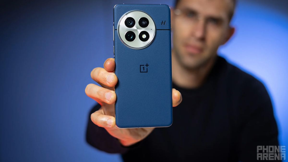 A photo of a person holding the OnePlus 13 in their hands.