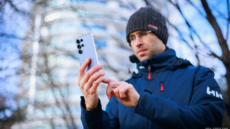 A massive $301 discount makes the Galaxy S25 Ultra a deal to put under the tree this Christmas