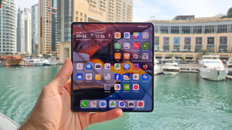 I tried the Huawei Mate X7, and it’s a serious threat to Samsung