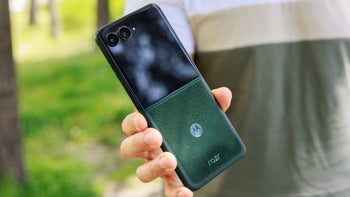 Motorola's epic $500 discount on the Razr Ultra bargain is still going strong