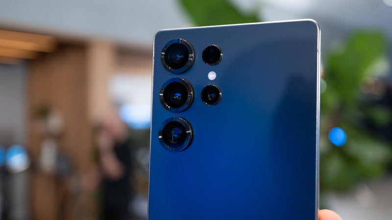 Samsung may respond to the iPhone 18 Pro by copying the Galaxy S9 camera