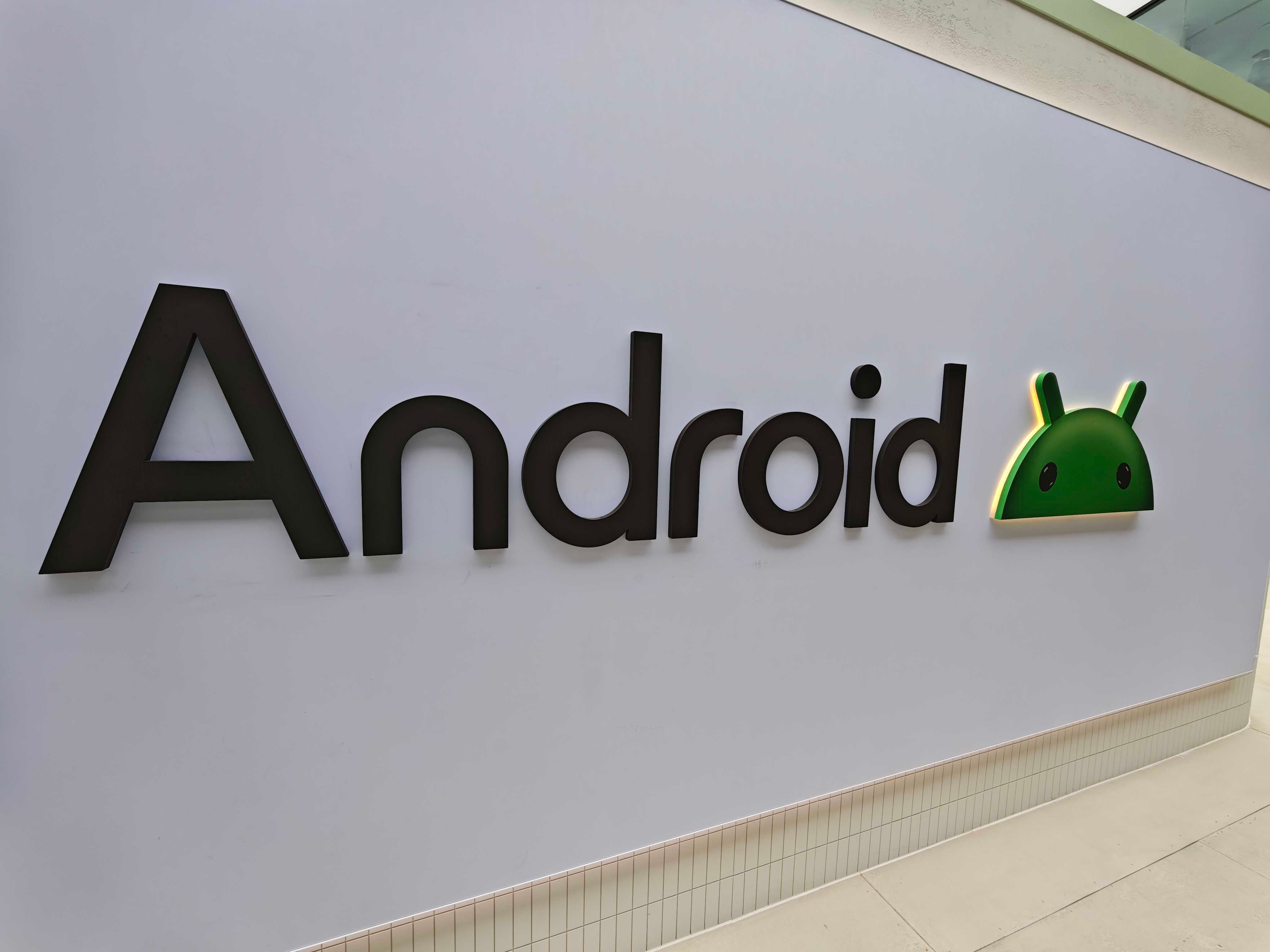 This small update fixes the biggest annoyance with taking scrolling screenshots on Android