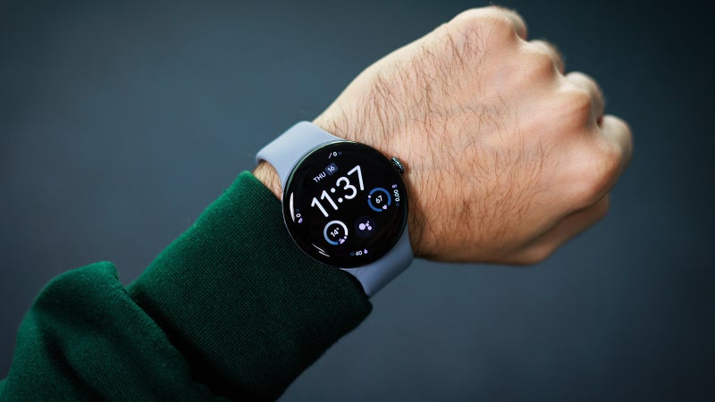 Ring in the new year with a massively discounted 45mm Google Pixel Watch 4 with 4G LTE!