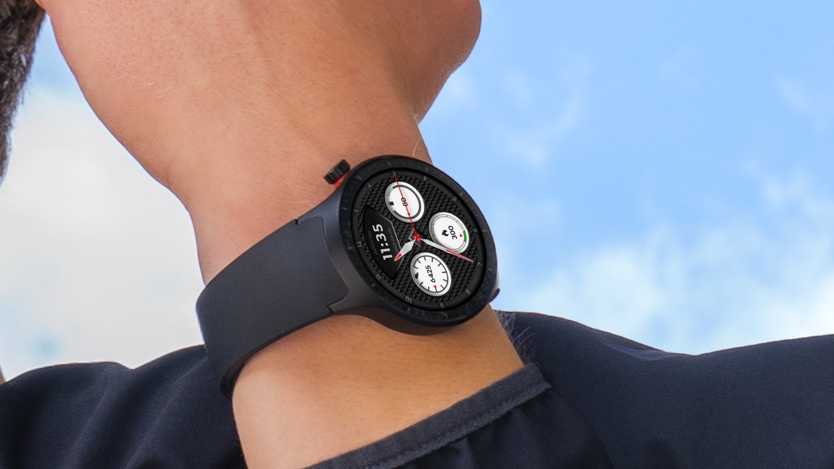 phonearena.com - Stanislav Serbezov - Moto Watch revealed - Motorola's latest smartwatch is an action-packed stunner!