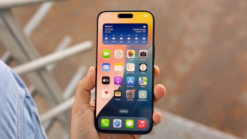 New report finds that more iPhone users than ever are ignoring the latest iOS update