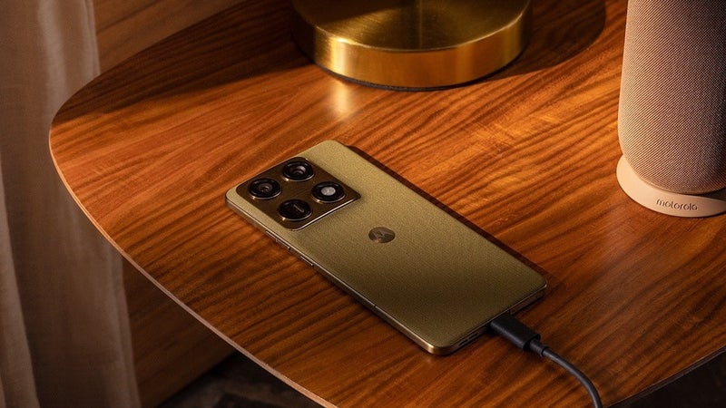 Motorola Signature — Galaxy S killer or galactic blunder?