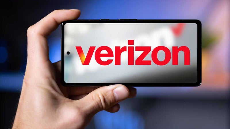 Some Verizon subscribers claim the carrier agreed to credit them $50-$100 for Wednesday's outage