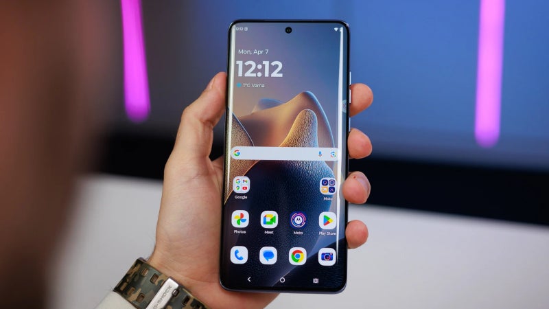 Motorola's next big mid-range phone sounds like an absolute beast based on these leaked specs