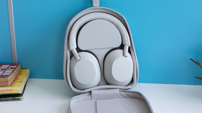 High-end Sony WH-1000XM5 surprisingly return to their Black Friday price