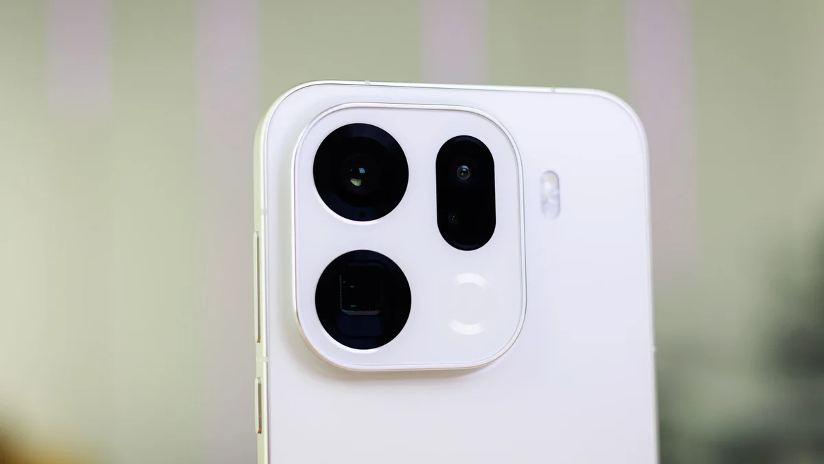 Oppo is quietly building a terrifying camera phone with a