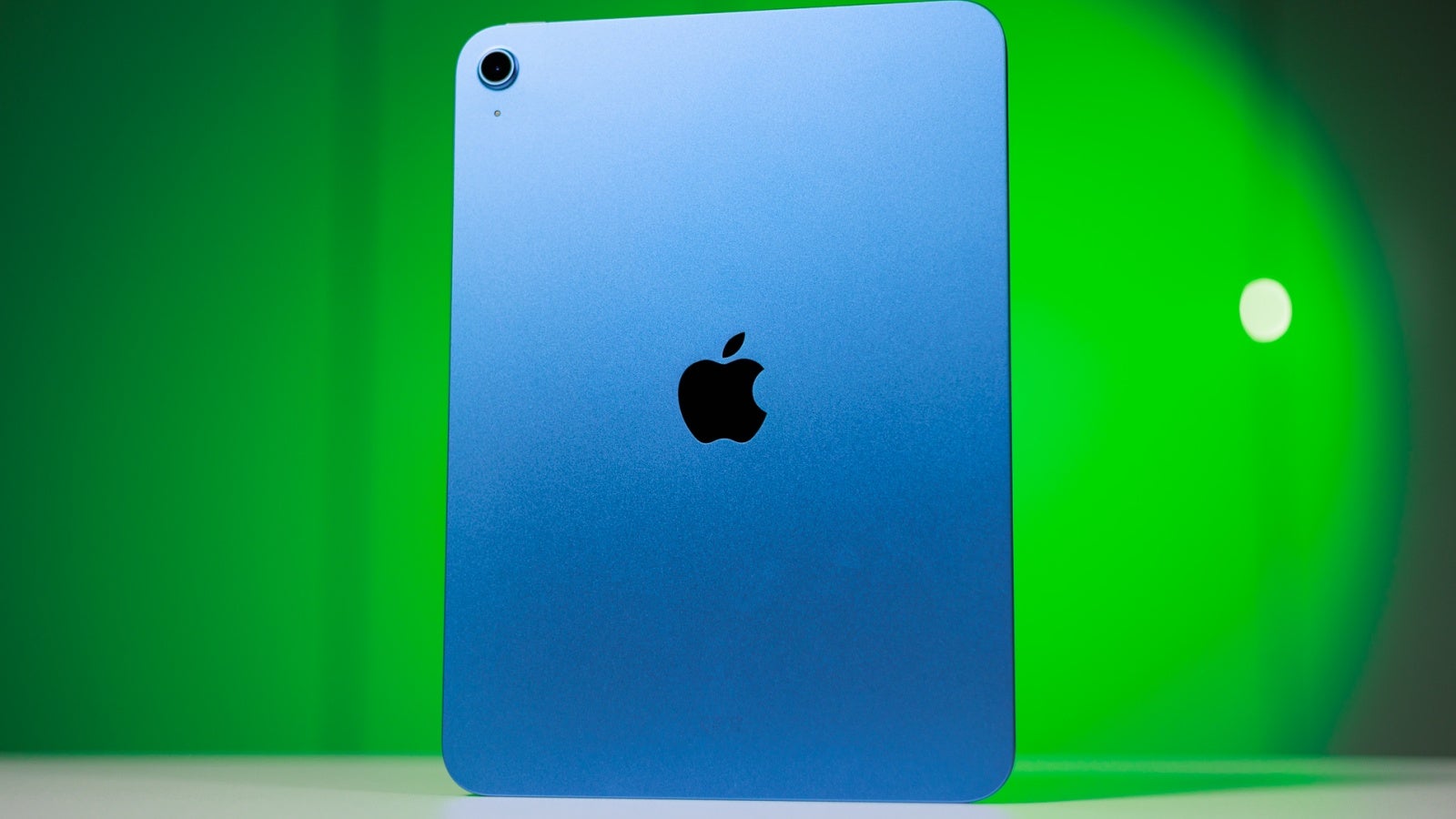 Apple's tablet market lead over Samsung keeps growing, but the real Q4 2025 star is Lenovo