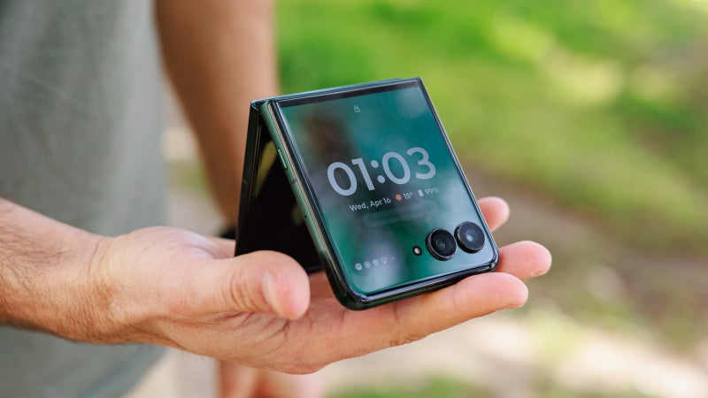 Weekly deals roundup: Get your hugely discounted Razr Ultra, Apple Watch Series 11, and more!