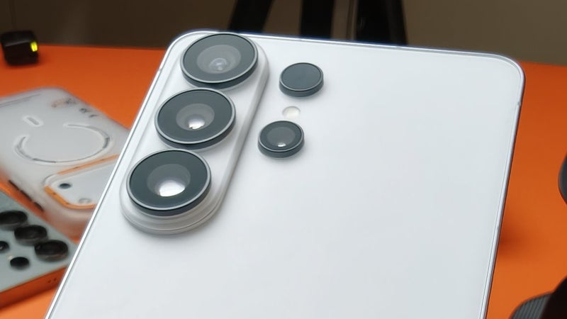 Samsung somehow made the Galaxy S26 Ultra look pretty cool despite the outdated design