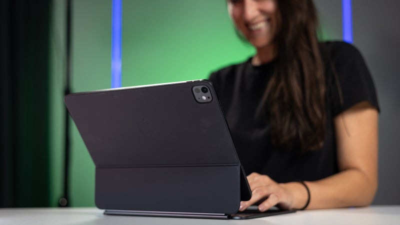 New report claims Apple rejects the idea of an iPad Mac hybrid to protect record sales