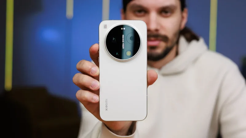 This is the best camera phone you'll hate using every day