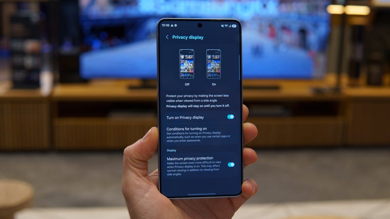 The Samsung Galaxy S26 Ultra display is turning away customers