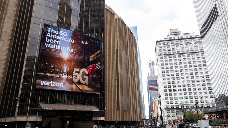 Verizon customer "almost fainted" after receiving $9,000 bill