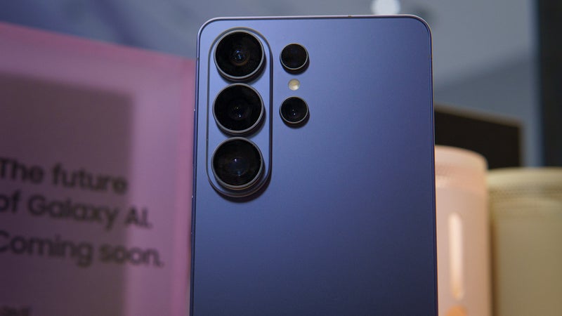 Samsung built the Galaxy S26 Ultra for a problem we know is real... but won't admit