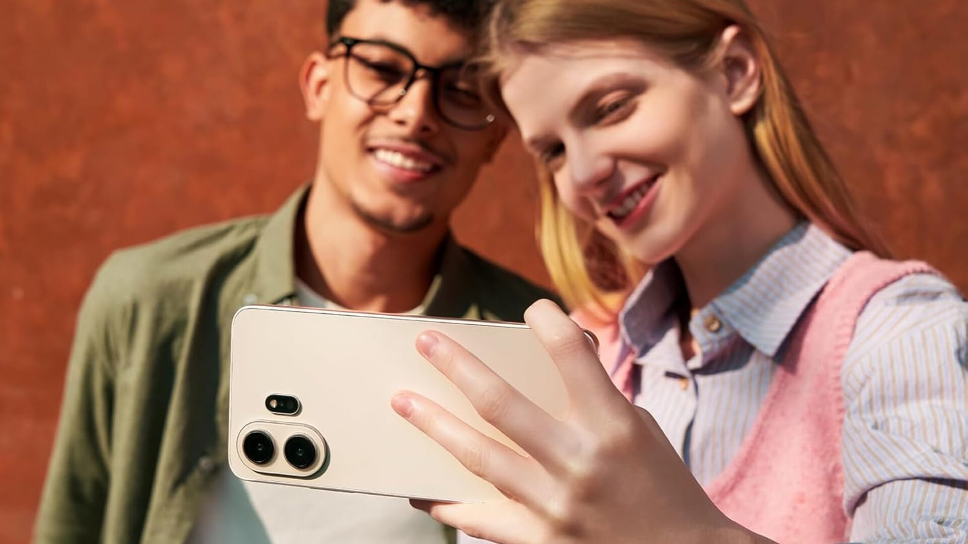 This new smartphone lasts a week on a single charge!