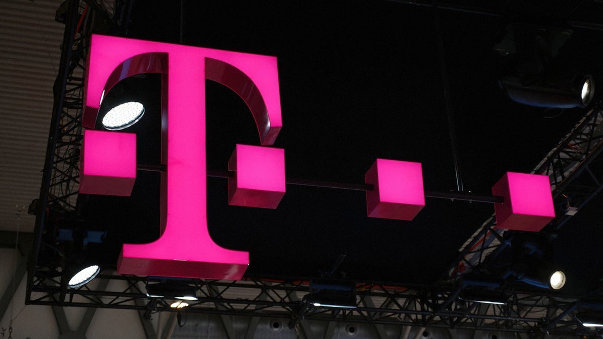 phonearena.com - Alan Friedman - Breaking: Deutsche Telekom and T-Mobile discuss combining in a potential record-setting merger