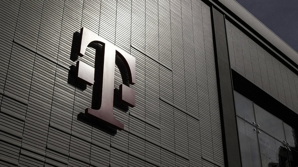 phonearena.com - Alan Friedman - T-Mobile shares crash after talk of Deutsche Telekom merger