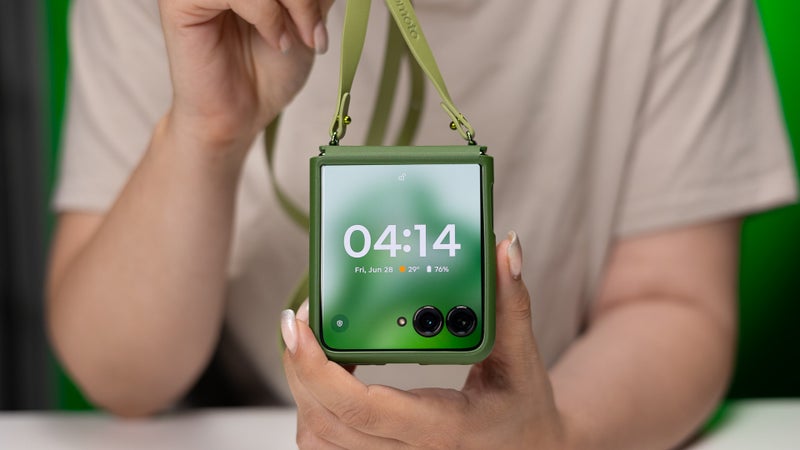 The Razr+ (2024) just became a no-brainer Mother's Day gift idea