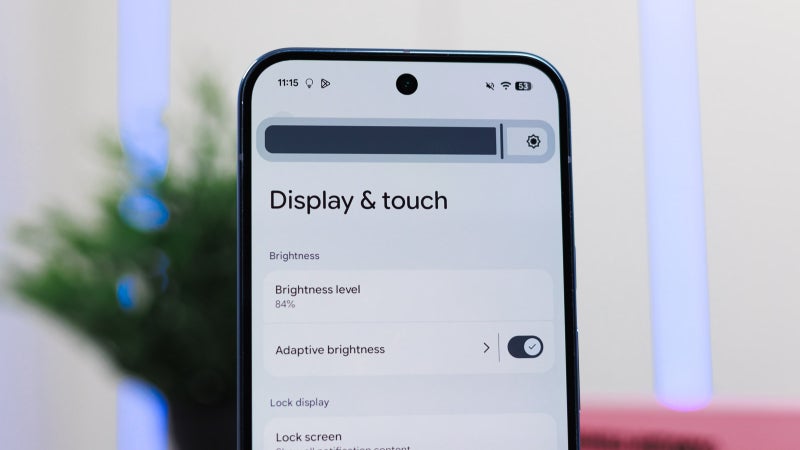 Google just slipped Pixels a display trick Samsung and Apple still don't have