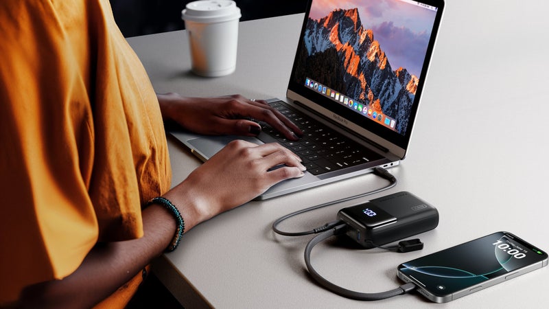 Compact size, hyper power: the Iniu P63 can charge a laptop!