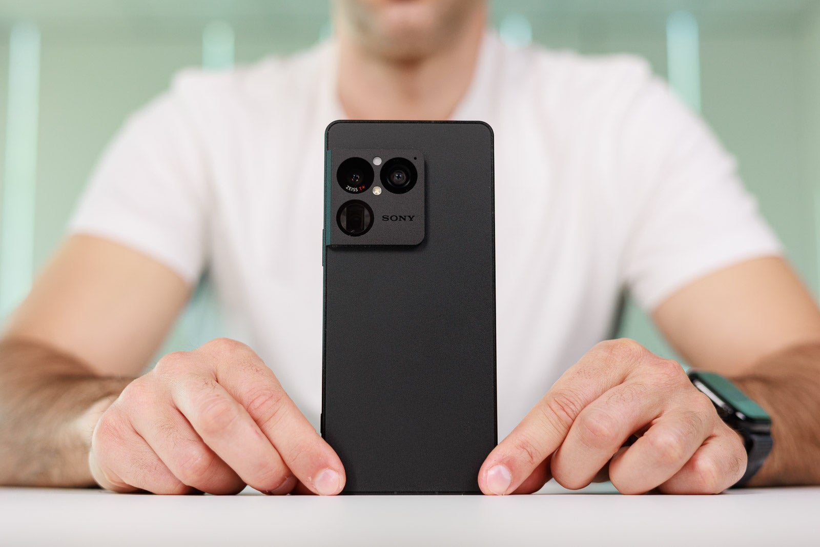 Wow, the AI-centric Pixel 10 Pro XL dominates the new Sony camera flagship in every single picture