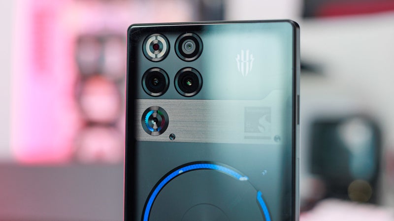 I used the most powerful phone in existance, and it’s neither a Galaxy, nor an iPhone